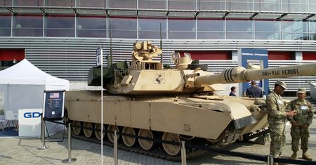 Czołgi M1A2 Abrams. Pojadą prawie na każdym paliwie