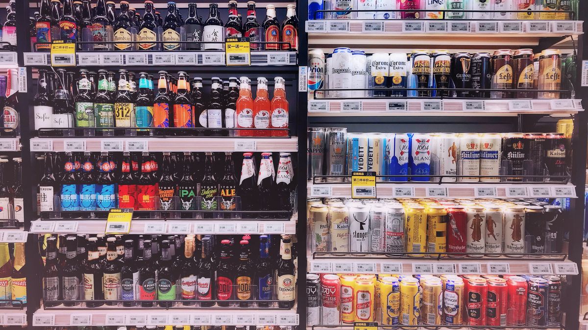 sklep; półki; alkohol; alcohol