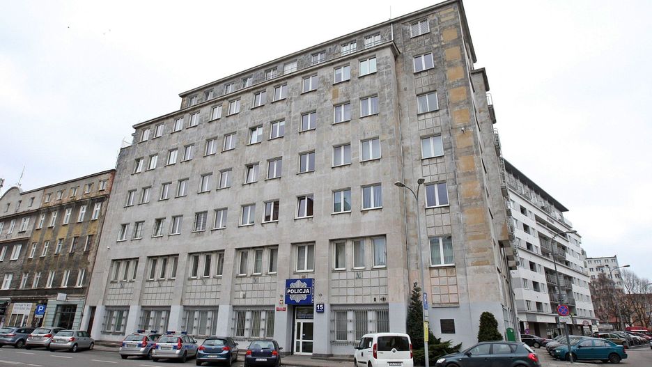 Tak siedziba policji prezentowała się 10 lat temu. Teraz jest ogrodzona i w o wiele gorszym stanie