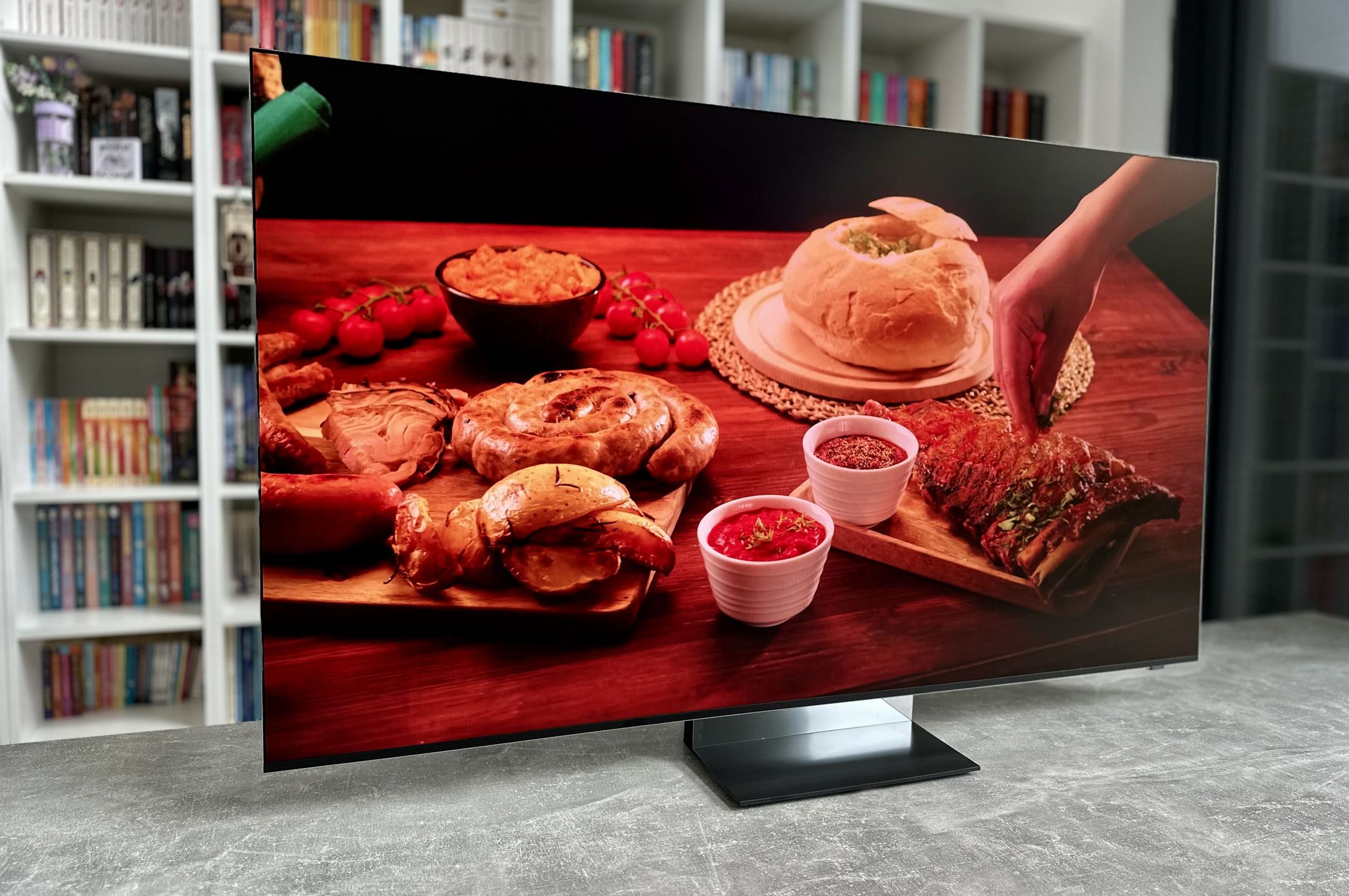 Samsung Micro RGB 65R95H - z profilu