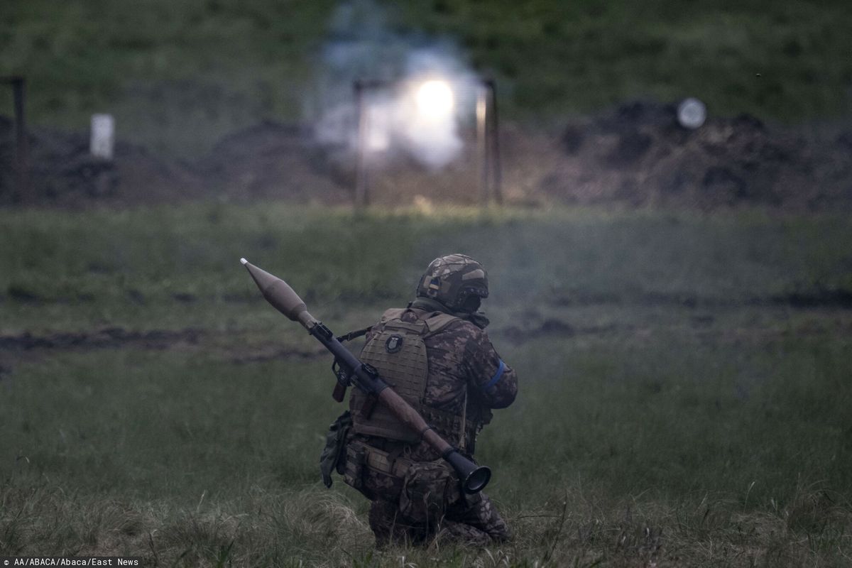 Ukraińscy żołnierze ćwiczą w pobliżu linii frontu w Zaporożu