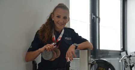Policjantka na podium. Oto, ile wycisnęła na ławeczce