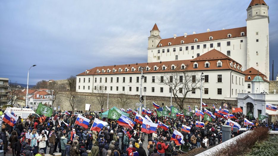 Demonstranci zebrali się pod parlamentem w Bratysławie