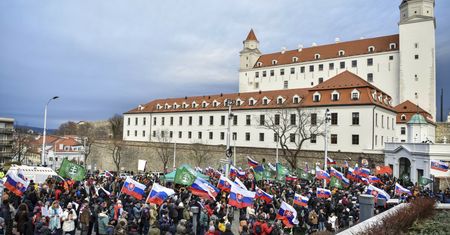 Słowacja. Rękoczyny w parlamencie podczas debaty na temat obecności wojsk USA