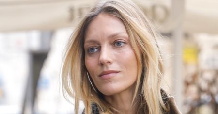Anja Rubik pozuje TOPLESS
