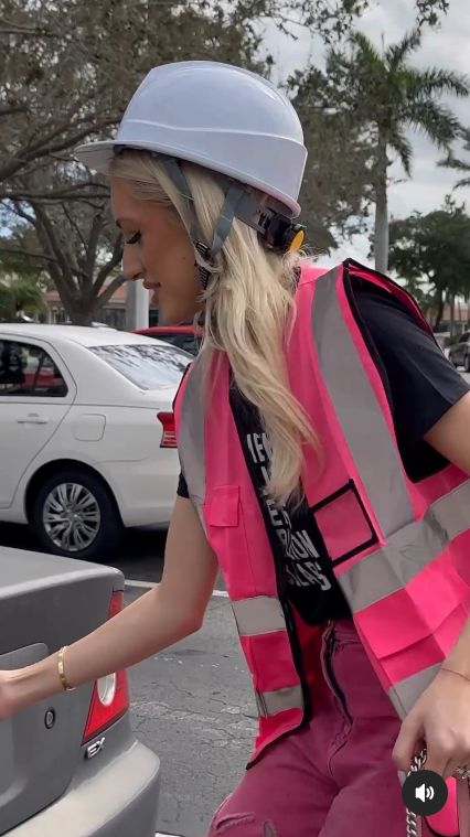 Caroline Derpienski pokazuje prawdziwy dzień w Miami