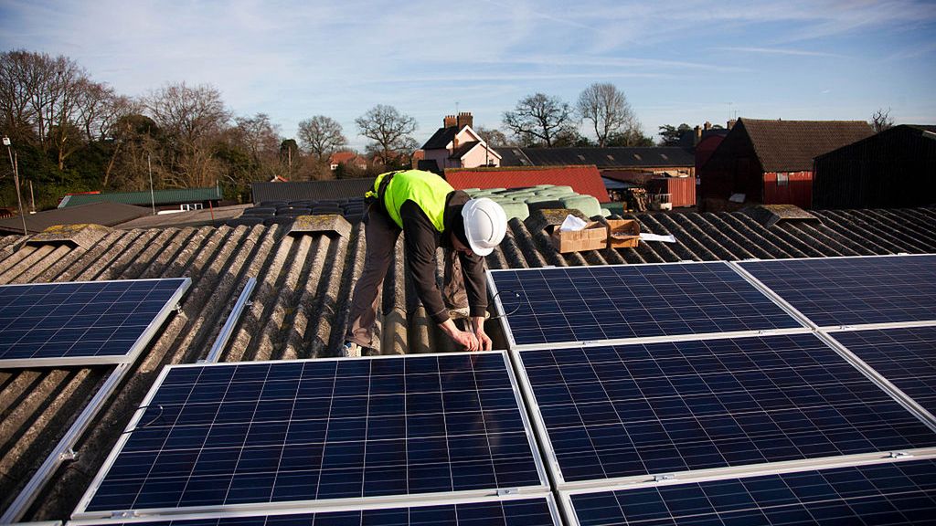 Fotowoltaika a gwarancja na pokrycie dachu. Jak uniknąć problemów? 1