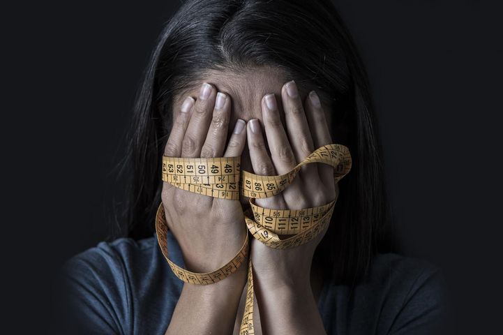 Bulimia to poważne zaburzenia odżywiania, które charakteryzują napady niepohamowanego apetytu. 