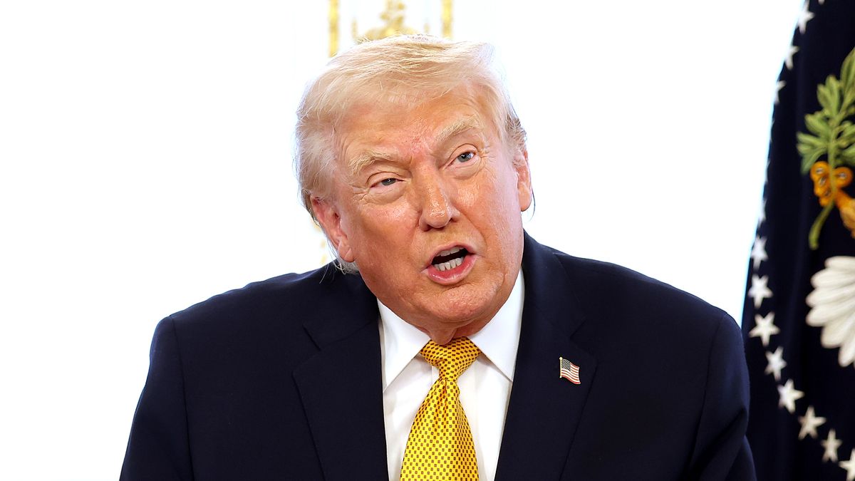 Puszczał filmiki z Trumpem. Nauczyciel stracił pracę