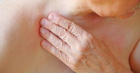 3 symptomy raka, które łatwo przegapić. Możesz pomylić je z przeziębieniem lub grypą