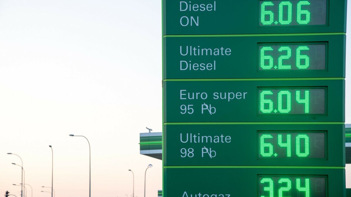 Na zdjęciu cennik jednej ze stacji paliw w Gdańsku