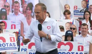 "Jestesmy na dwóch frontach". Tusk z wizytą na Podlasiu