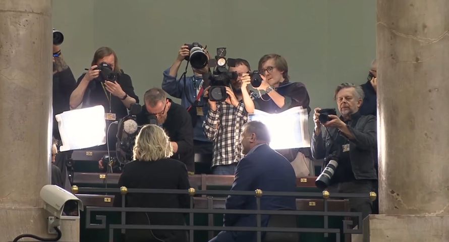 Wywiad nie na sali obrad. Marszałek wyprosił ministra i dziennikarkę TVP Info