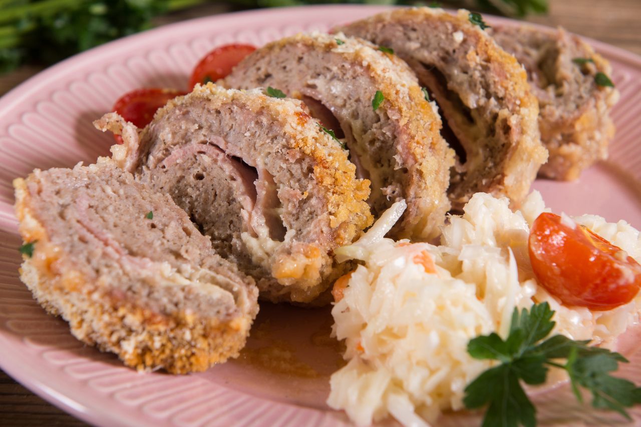 Na rodzinny obiad robię mięsną roladę. Każdy kęs rozpływa się w ustach