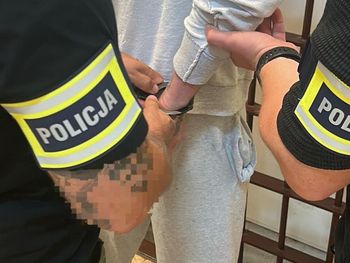 Chojnice: Rozbił BMW i uciekł z miejsca kolizji, przewożąc 5-letniego syna