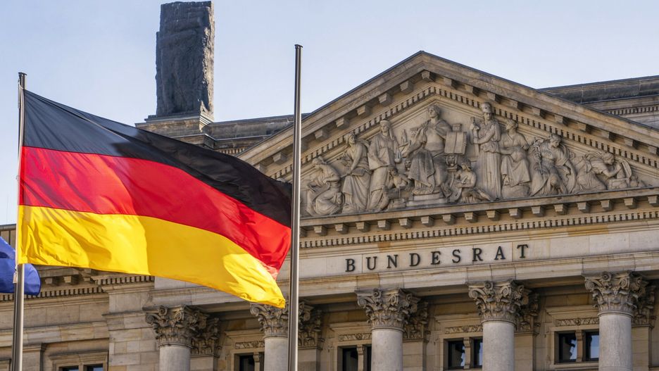 Travel Collection 06/2023
Bundesrat, lettering, German flag, parliament building, Leipziger Strasse, Berlin
travelstock44