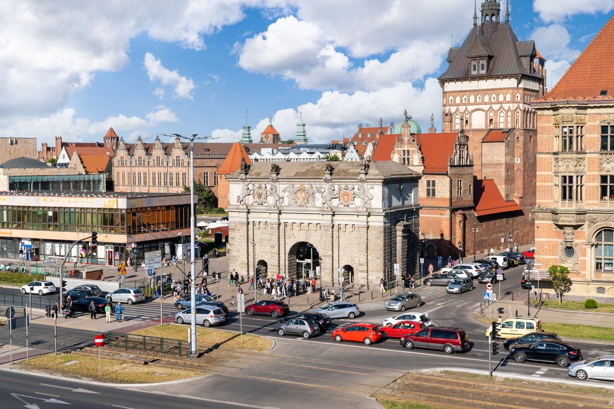 Budowa tunelu pod Motławą odciążyłaby trasę prowadzącą przez Główne Miasto w Gdańsku. Obecnie największy ruch odbywa się tuż koło najcenniejszych zabytków miasta