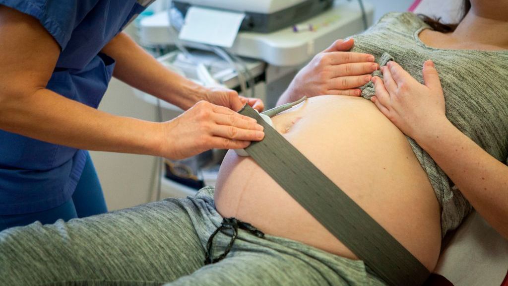 MATERNITY EMERGENCY
BSIP
examination, medical examination, ecg, monitoring, fetal monitoring, woman patient, human, person, european, female, woman, gynecology, obstetric, pregnancy, pregnant woman, uterine contraction, fetal heart rhythm, third trimester, health professional, medical personnel, hospital staff, emergency