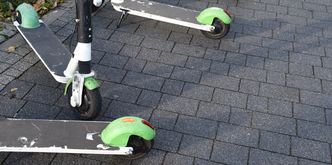 Koniec chaosu z e-hulajnogami? Będą odholowywane na koszt właściciela