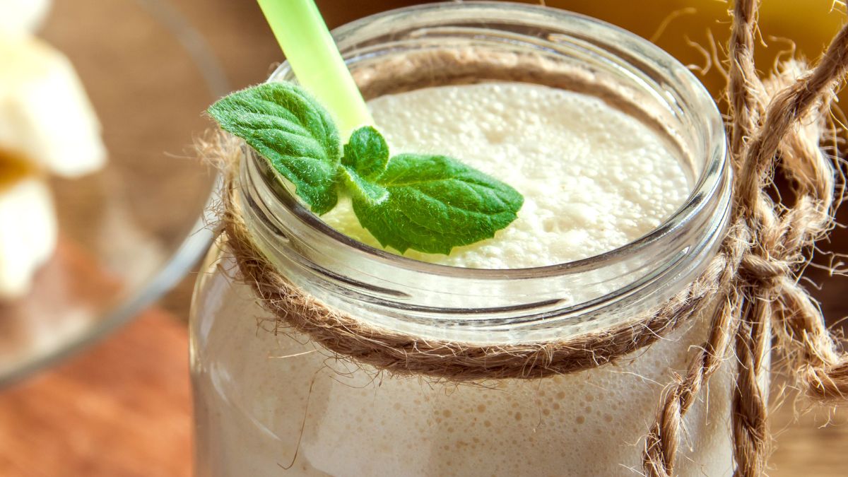 Dodaję masło orzechowe do proteinowego koktajlu