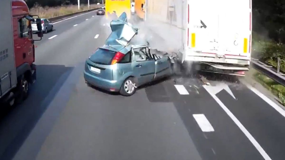 W kleszczach dwóch ciężarówek 1