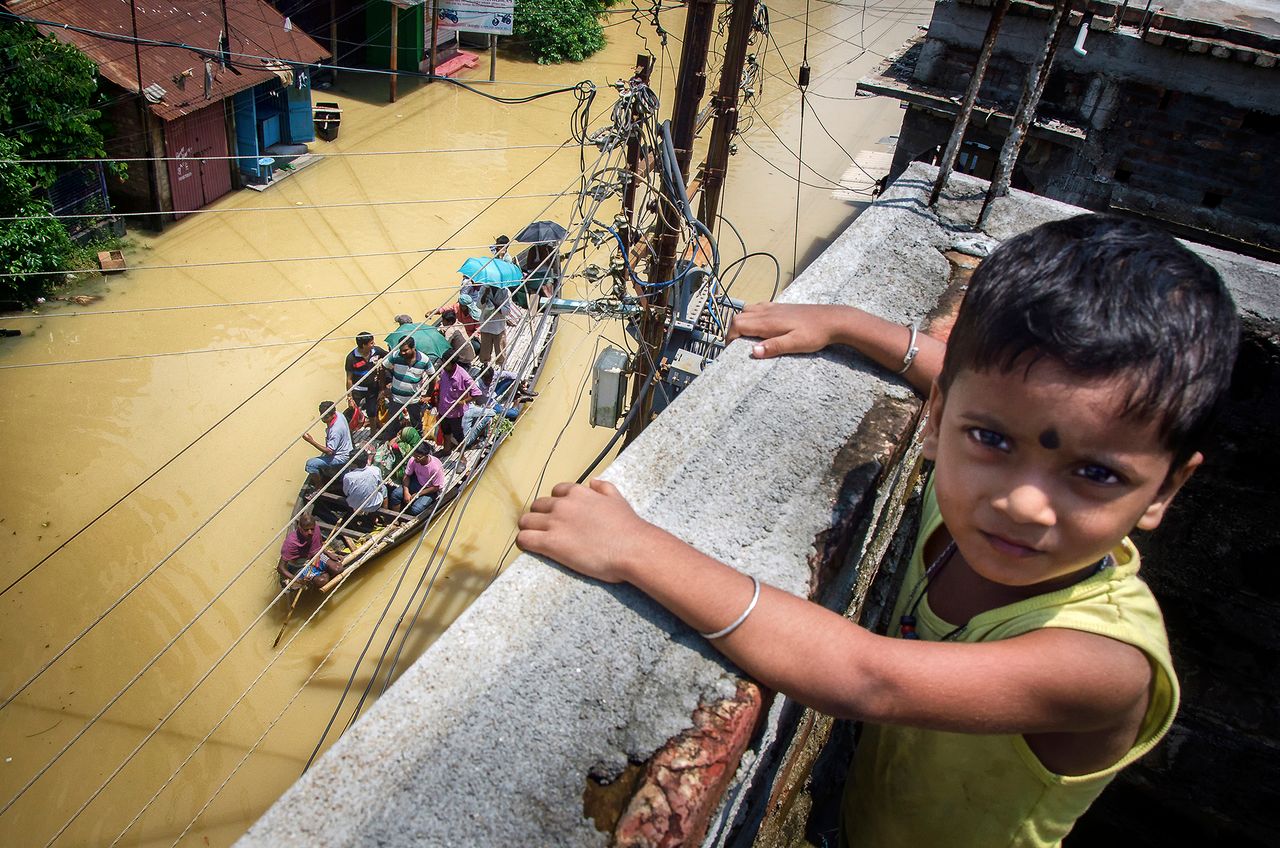 Ranita Roy urodziła się w miasteczku Andul w Bengalu Zachodnim. Udokumentowała ona na swoich fotografiach przebieg największej od wielu lat powodzi w Indiach. O swoich przeżyciach mówi: "Dewastujące skutki powodzi na osiedlach bardzo mnie poruszyły. Po odwiedzeniu tych miejsc zdałam sobie sprawę z rzeczywistych konsekwencji i skutków powodzi".