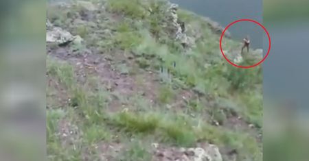 Chciała zrobić sobie selfie. Młoda matka spadła z klifu. Nie przeżyła wypadku
