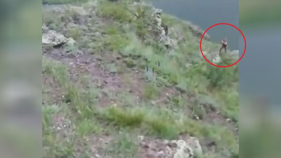 Chciała zrobić sobie selfie. Młoda matka spadła z klifu. Nie przeżyła wypadku