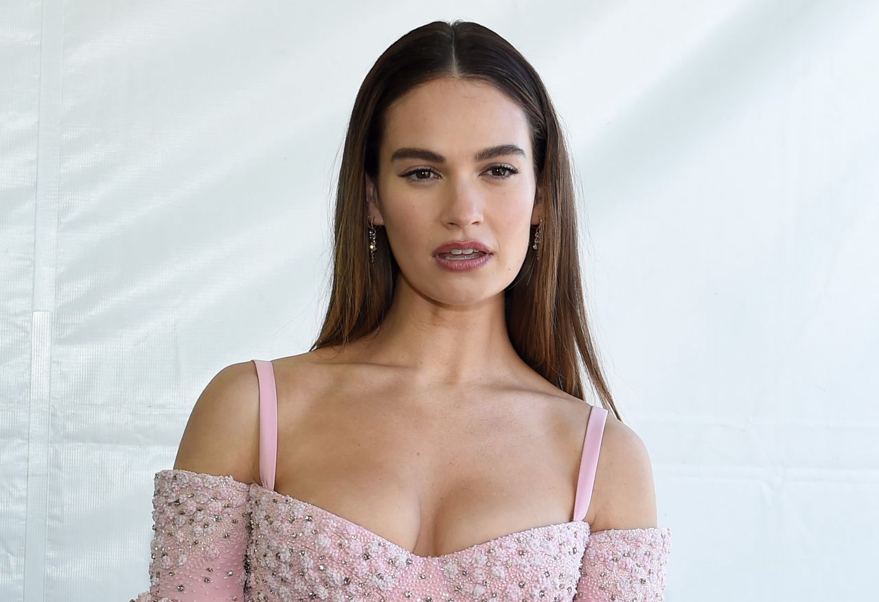 Klasyka z nutką glamour. Tak Lily James prezentowała się na rozdaniu nagród filmowych