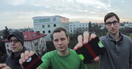 Carbon Wallet: portfel z włókna węglowego. Projekt Polaków ochroni przed porysowaniem kart