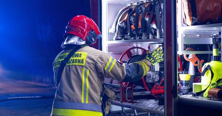 Potężny pożar w stajni na Mazowszu. Spłonęło kilkanaście koni