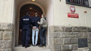 Gryfów Śląski: Audi wpadło w poślizg i uderzyło w pieszego. 30-letni kierujący uciekł z miejsca wypadku
