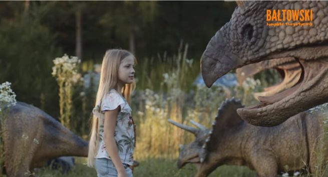 Dziecięce, wakacyjne podróże w reklamie Bałtowskiego Kompleksu Turystycznego