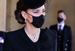 Biżuteria Kate nie była przypadkowa. Łzy cisną się do oczu