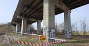 Wiadukt w Myszkowie w koszmarnym stanie. Beton sypie się jak łupież