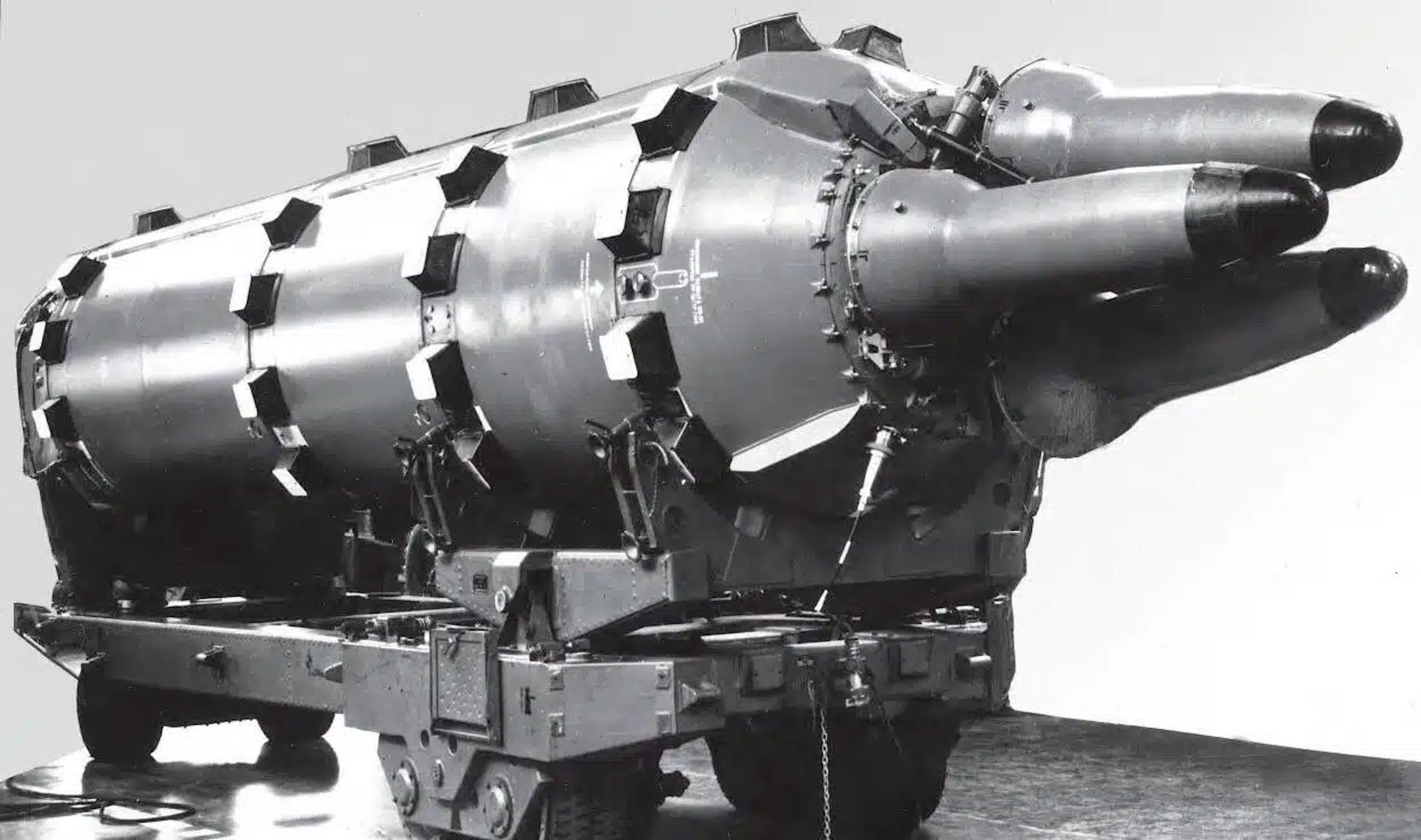 Pocisk R-27 - wersja zmodernizowana z trzema subgłowicami