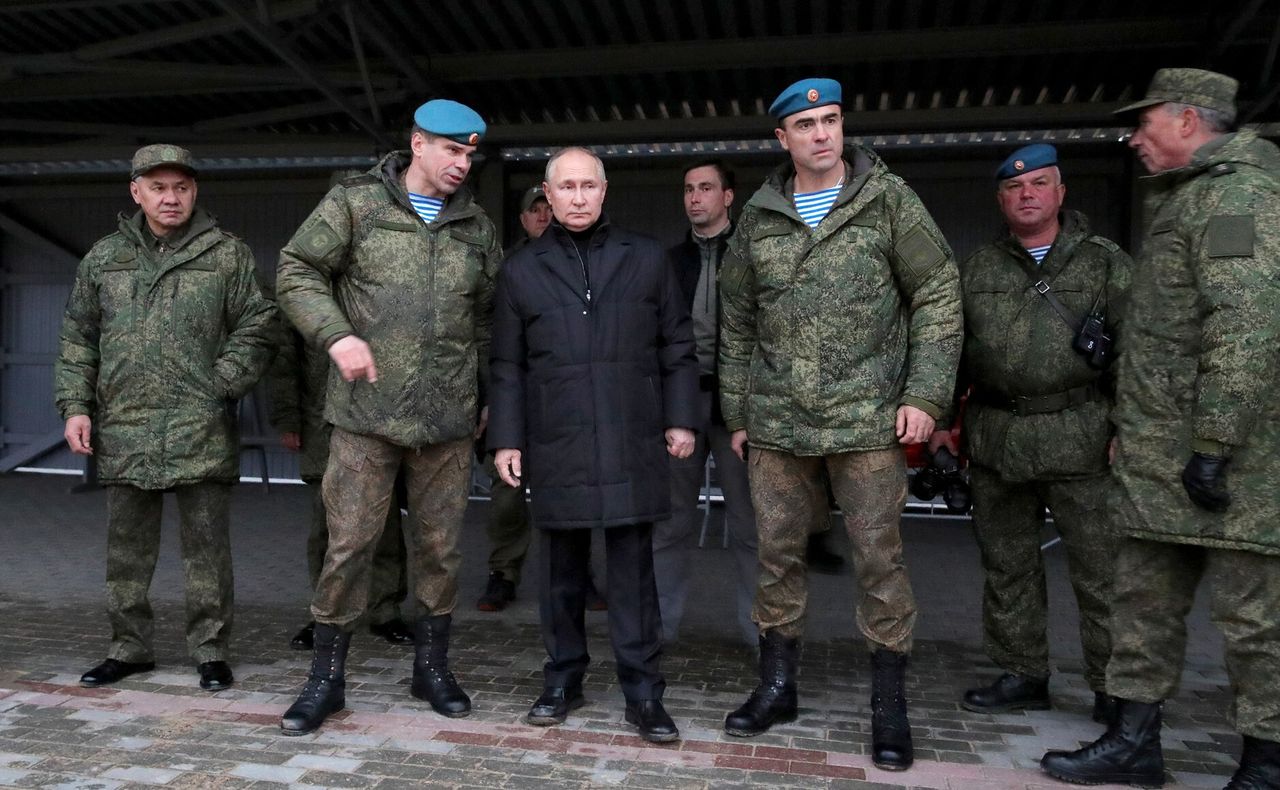Vladimir Putin with recruits