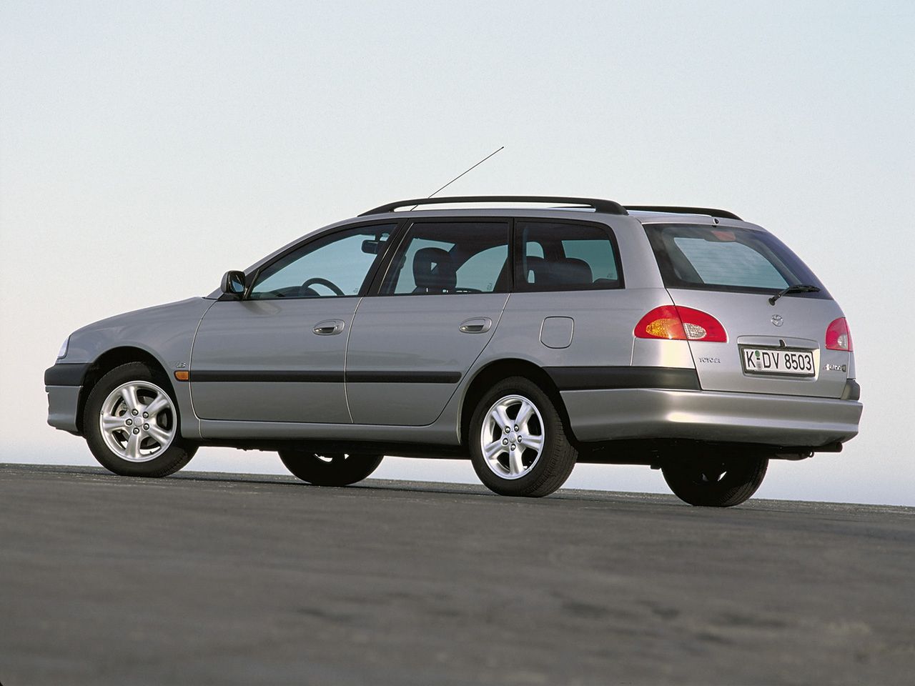 Toyota Avensis I
