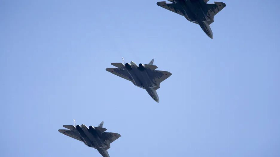 Samoloty Su-57 coraz częściej pojawiają się nad Ukrainą