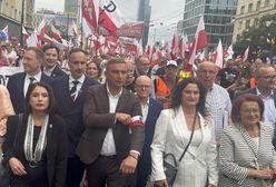 Bąkiewicz z opaską powstańczą. Wcześniej przed tym przestrzegano