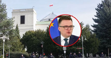 Barierki przed Sejmem. Hołownia: "Na prośbę policji"