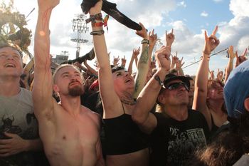 Pol'and'Rock Festival 2025. Dwa przeciwległe muzyczne światy. Sobotnie koncerty zespołów Hunter i LOR