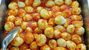 Zalegają w sklepach, bo mało kto kupuje. Solidna porcja wapnia i białka