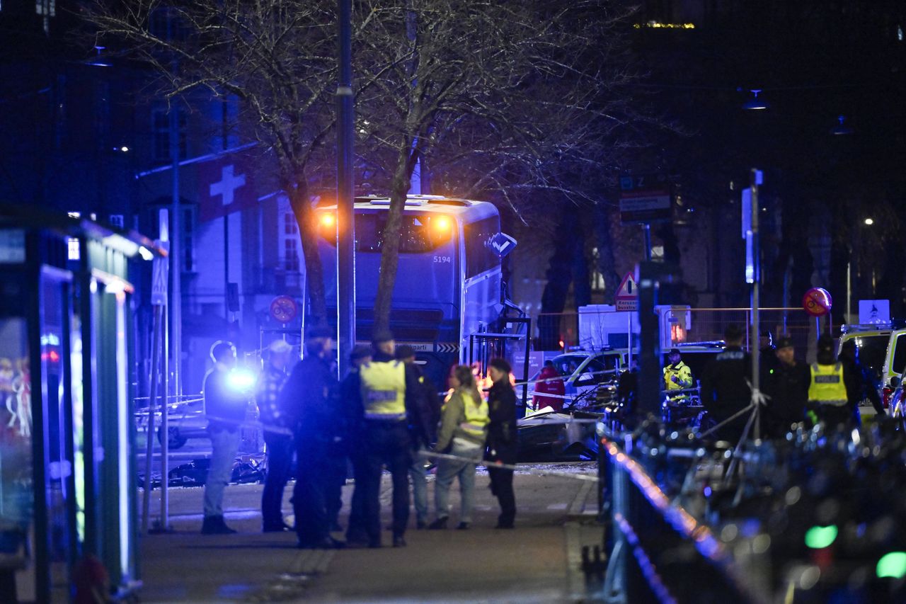Wjechał autobusem w ludzi. Szwedzka prokuratura wypuściła go z aresztu