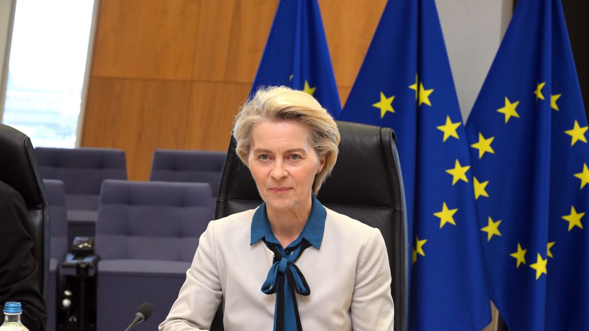European Commission President Ursula Von der Leyen looks on as she attends a strategic dialogue meeting with leaders of the European chemicals industry in Brussels, Belgium, 12 May 2025. EPA/NICOLAS TUCAT / POOL Dostawca: PAP/EPA.