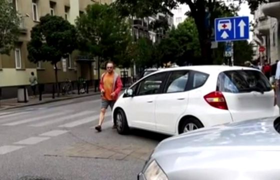 W „Wiadomościach” materiał o tym, że Piotr Najsztub źle zaparkował samochód