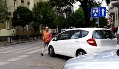 W „Wiadomościach” materiał o tym, że Piotr Najsztub źle zaparkował samochód