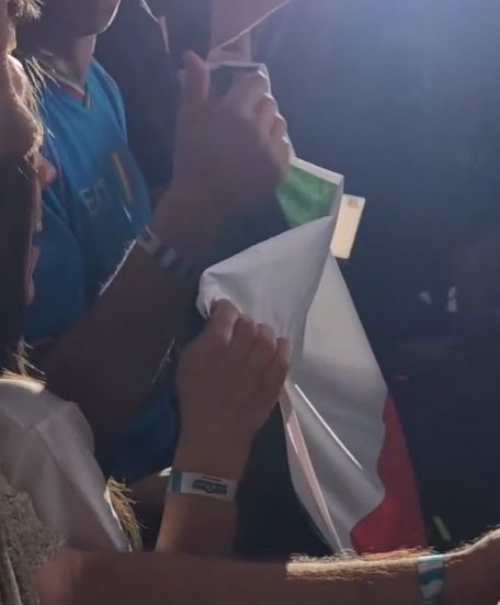 Włoska flaga udaje polską