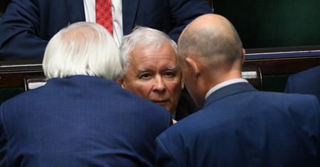 Kaczyński dewastuje przekaz PiS. Politycy PO sprawdzają, czy sami nie byli inwigilowani