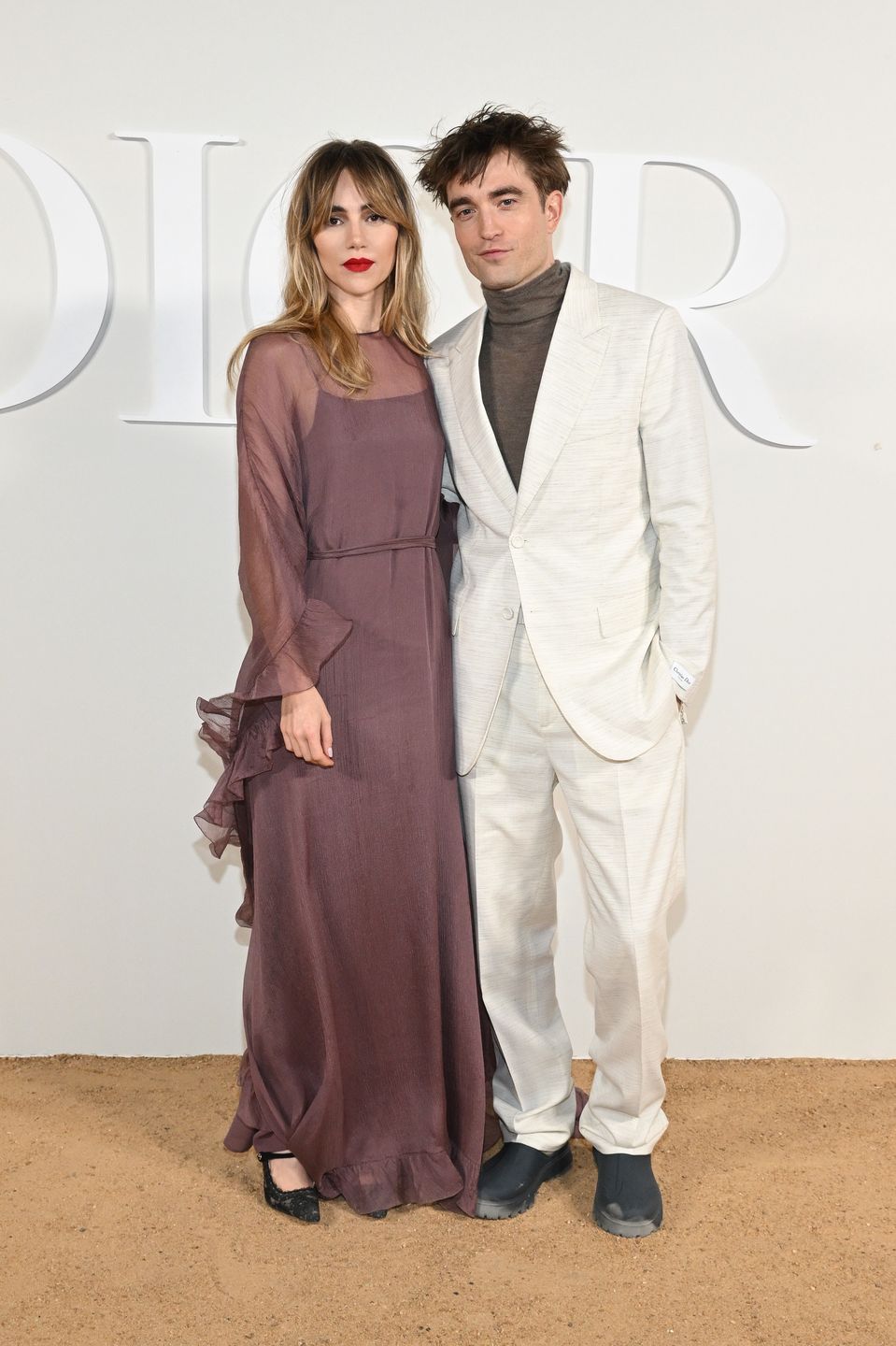 Robert Pattinson i Suki Waterhouse DEBIUTUJĄ na ściance jako para!